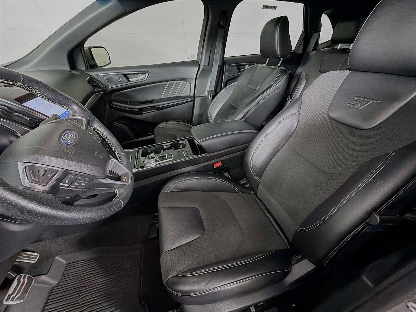 Used 2020 Ford Edge ST w/ Cold Weather Package AWD/4WD image 2