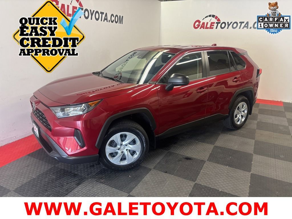 Used 2022 Toyota RAV4 LE image 1