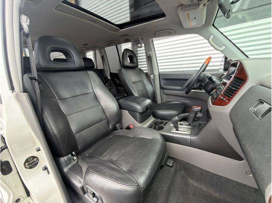 Used 2004 Mitsubishi Montero Limited AWD/4WD image 20
