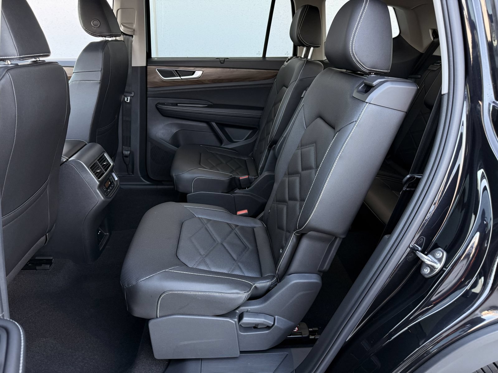 New 2026 Volkswagen Atlas SE FWD image 23