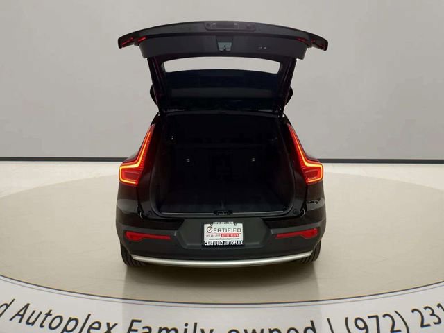 Used 2025 Volvo XC40 B5 Plus image 92