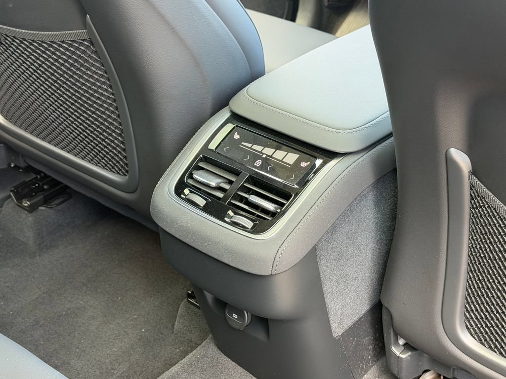New 2026 Volvo XC90 B6 Plus w/ Protection Package Premier AWD/4WD image 12