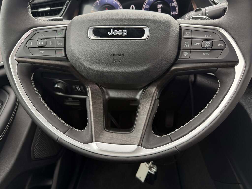 New 2026 Jeep Grand Cherokee Altitude image 24