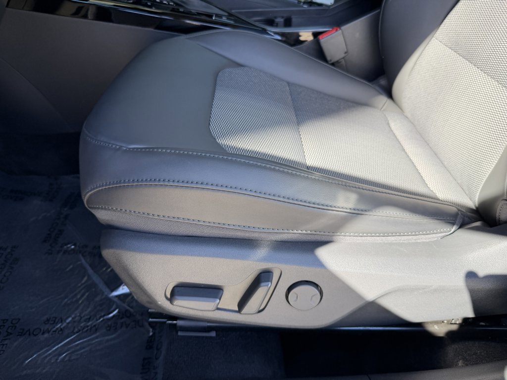 Used 2023 Kia Niro EX Touring image 32