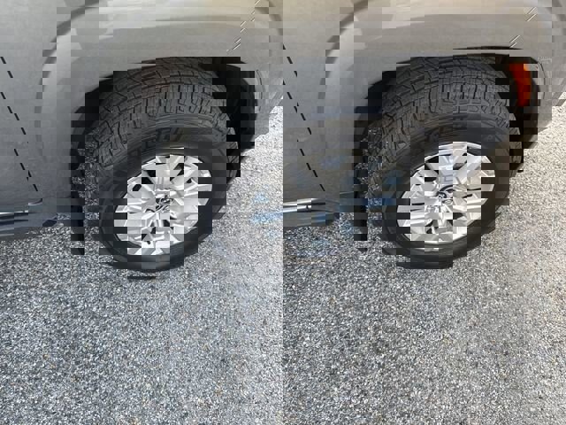 Used 2024 Nissan Frontier SV w/ SV Convenience Package image 7