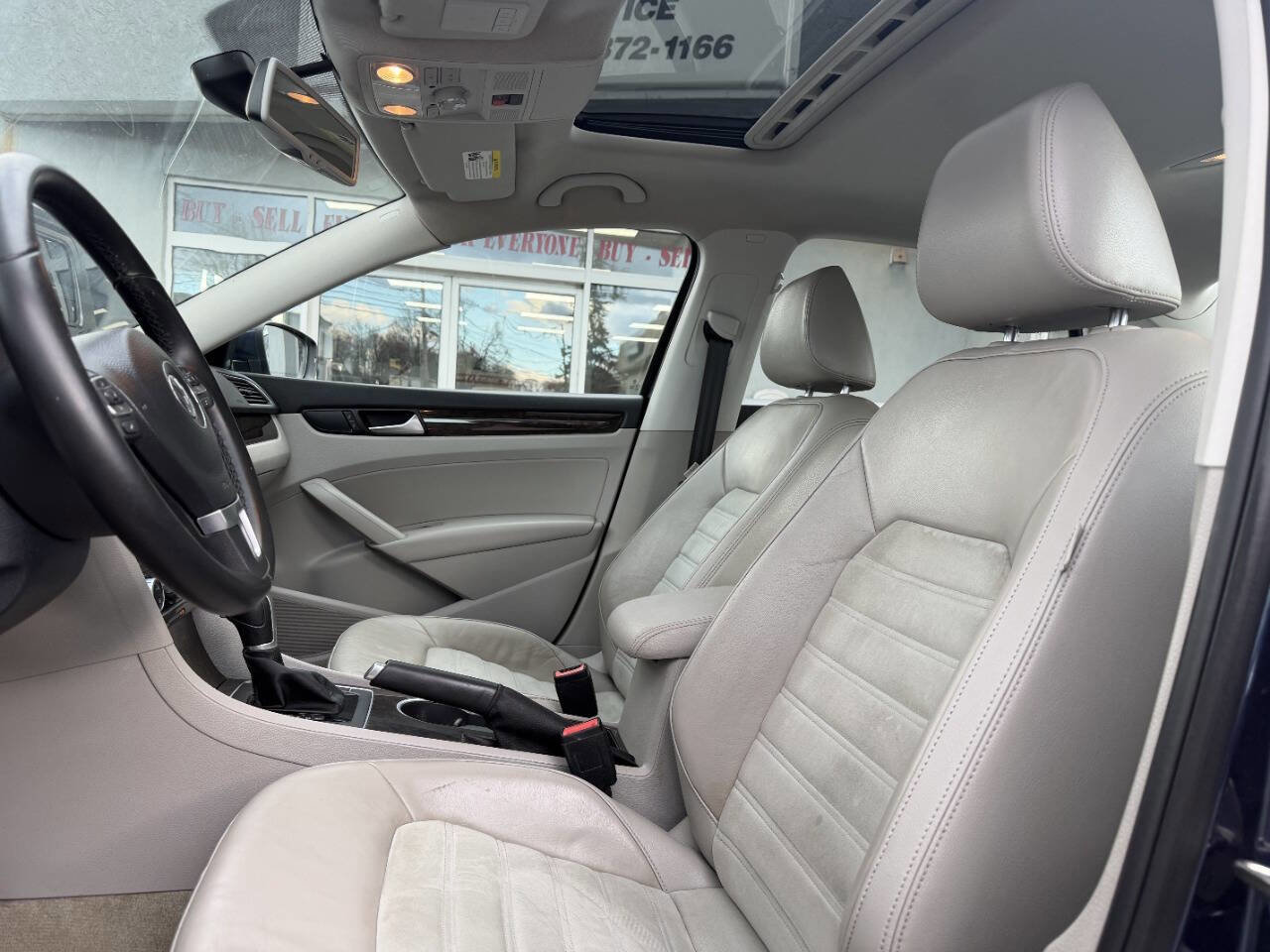 Used 2015 Volkswagen Passat TDI SEL Premium image 20