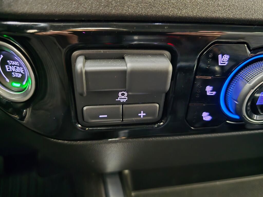 Used 2024 Chevrolet Silverado 1500 LTZ w/ Technology Package image 31