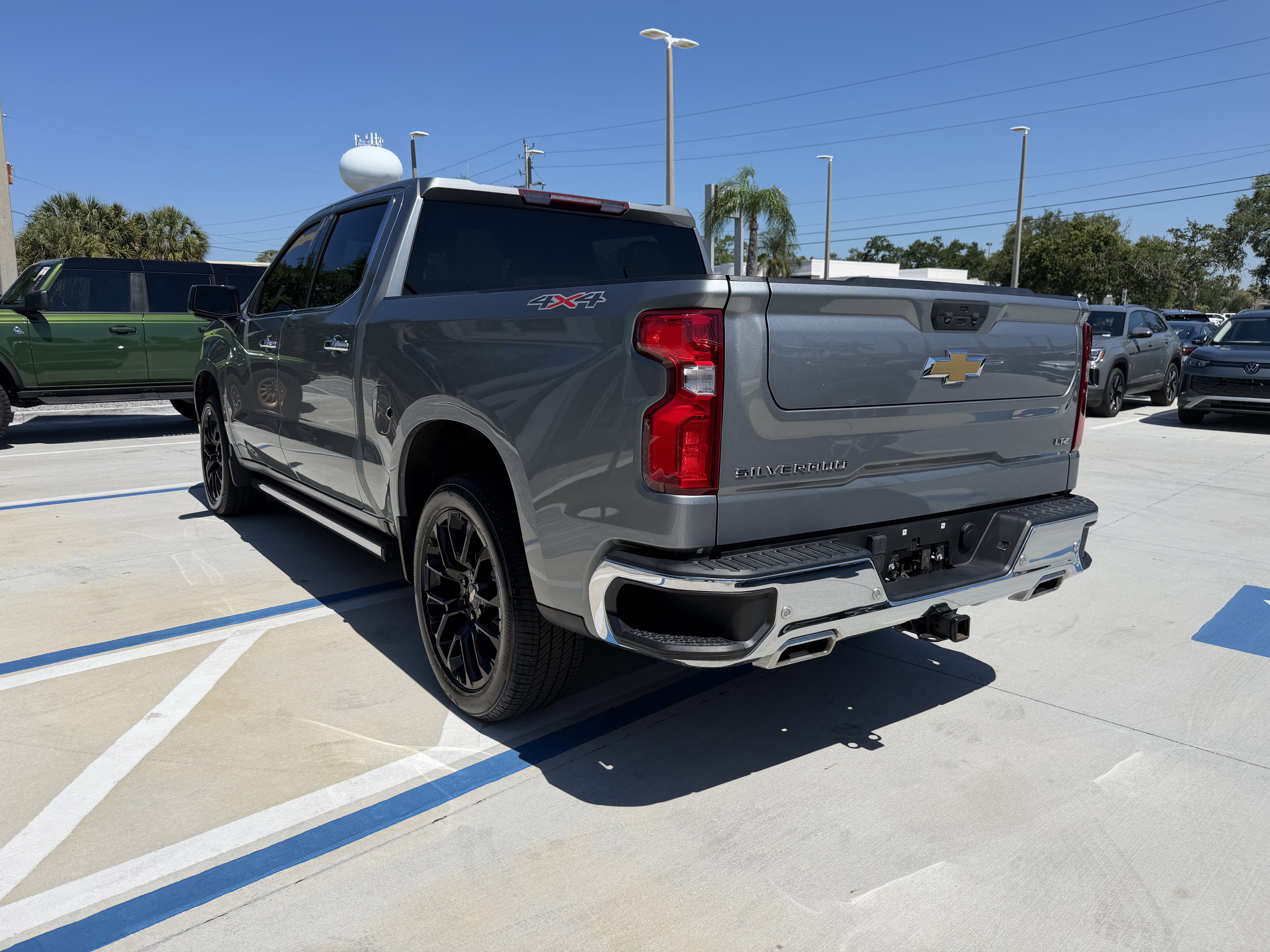 Used 2023 Chevrolet Silverado 1500 LTZ AWD/4WD image 5