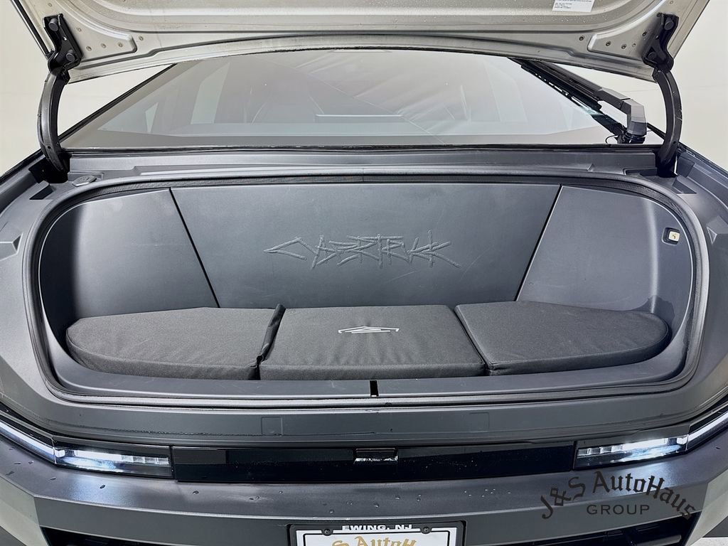 Used 2024 Tesla Cybertruck AWD Crew Cab image 35