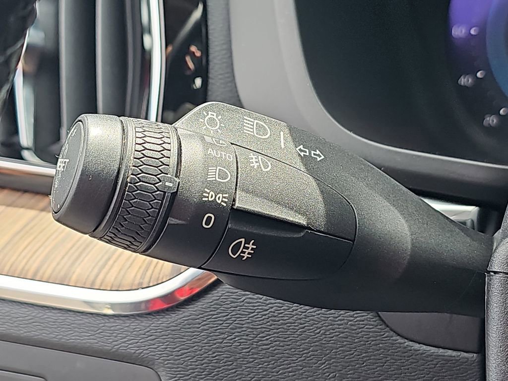 Used 2023 Volvo XC60 B5 Plus w/ Protection Package Premier FWD image 31