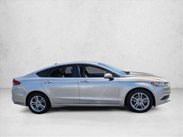 Used 2018 Ford Fusion SE w/ Fusion SE Technology Package FWD image 3