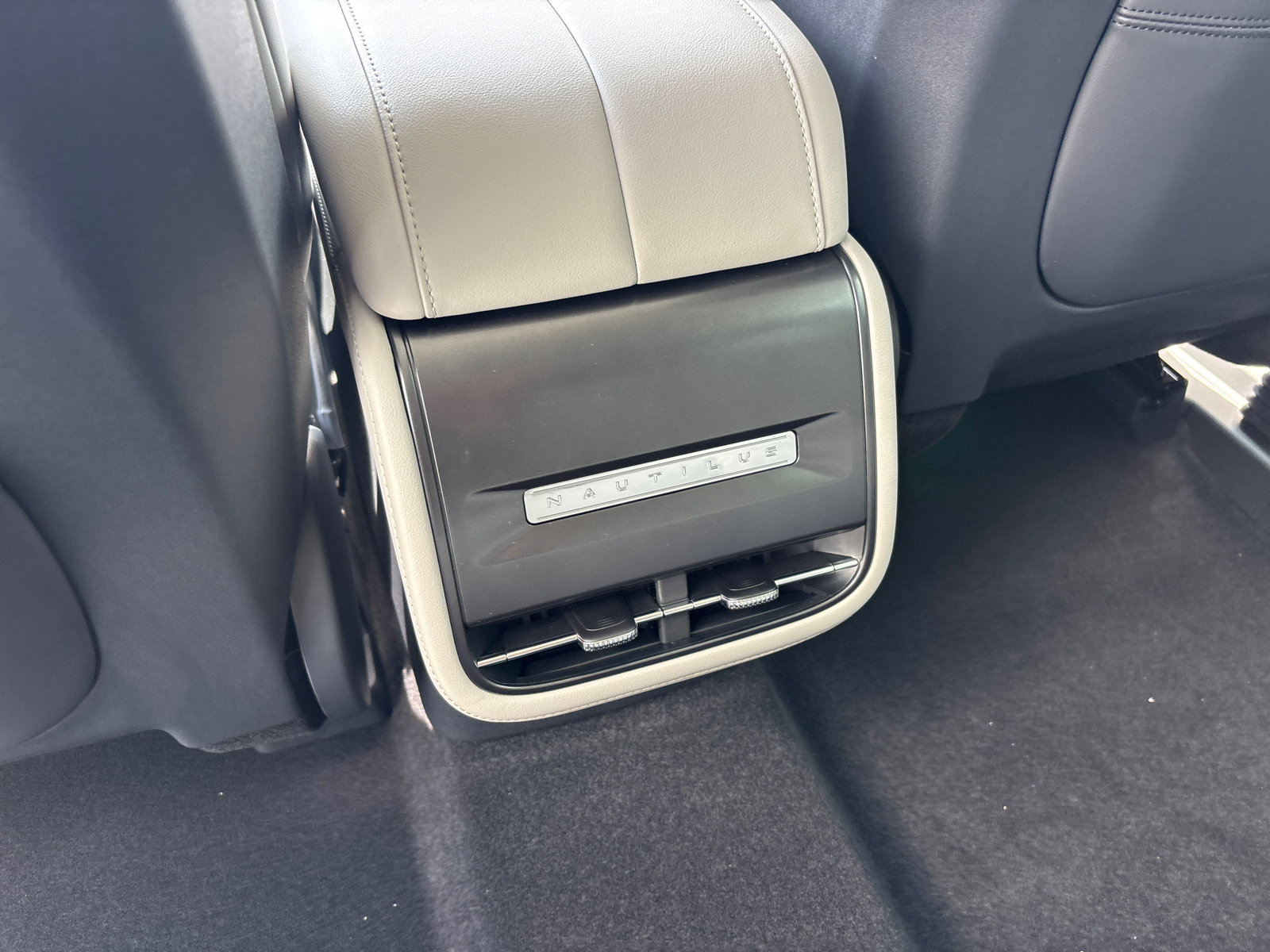 New 2026 Lincoln Nautilus Premier AWD/4WD image 32