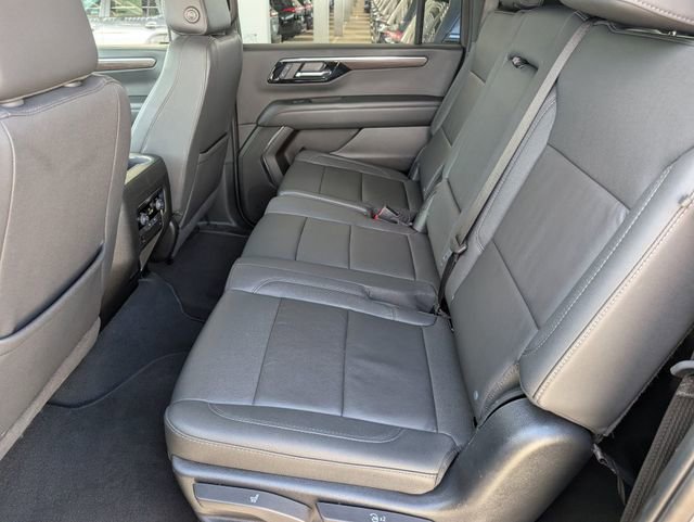 Used 2025 Chevrolet Suburban Z71 image 27
