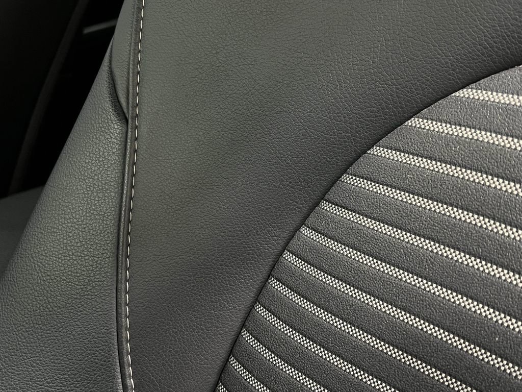 Used 2020 Toyota Camry SE image 16