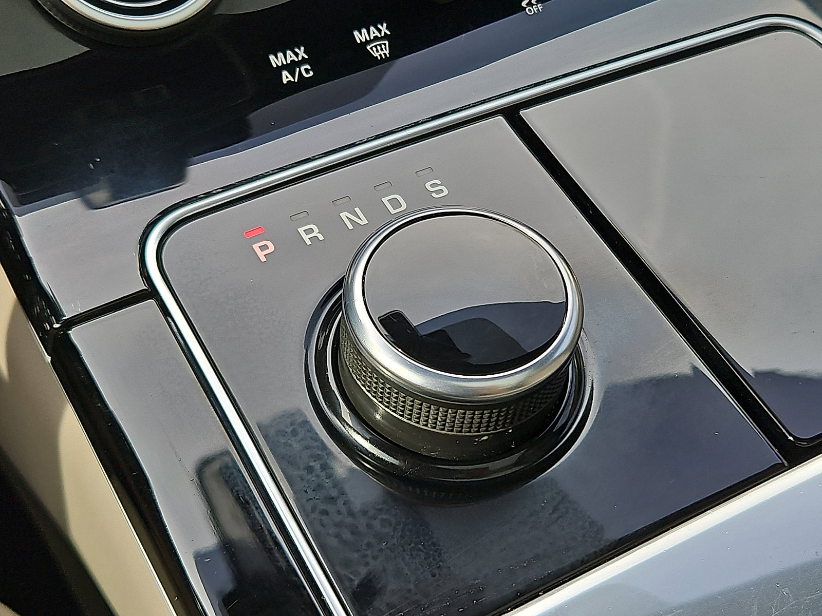 Used 2020 Land Rover Range Rover Velar R-Dynamic S image 15