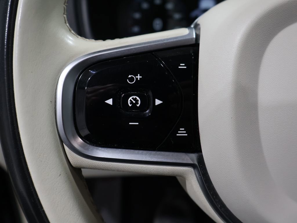 Used 2020 Volvo XC90 T6 Momentum image 36