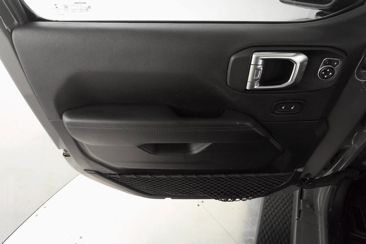 Used 2021 Jeep Wrangler Unlimited Sahara image 27