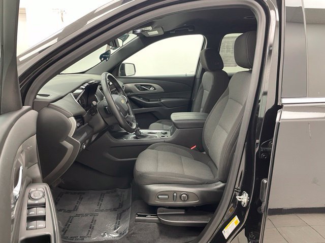 Used 2024 Chevrolet Traverse LT AWD/4WD image 9