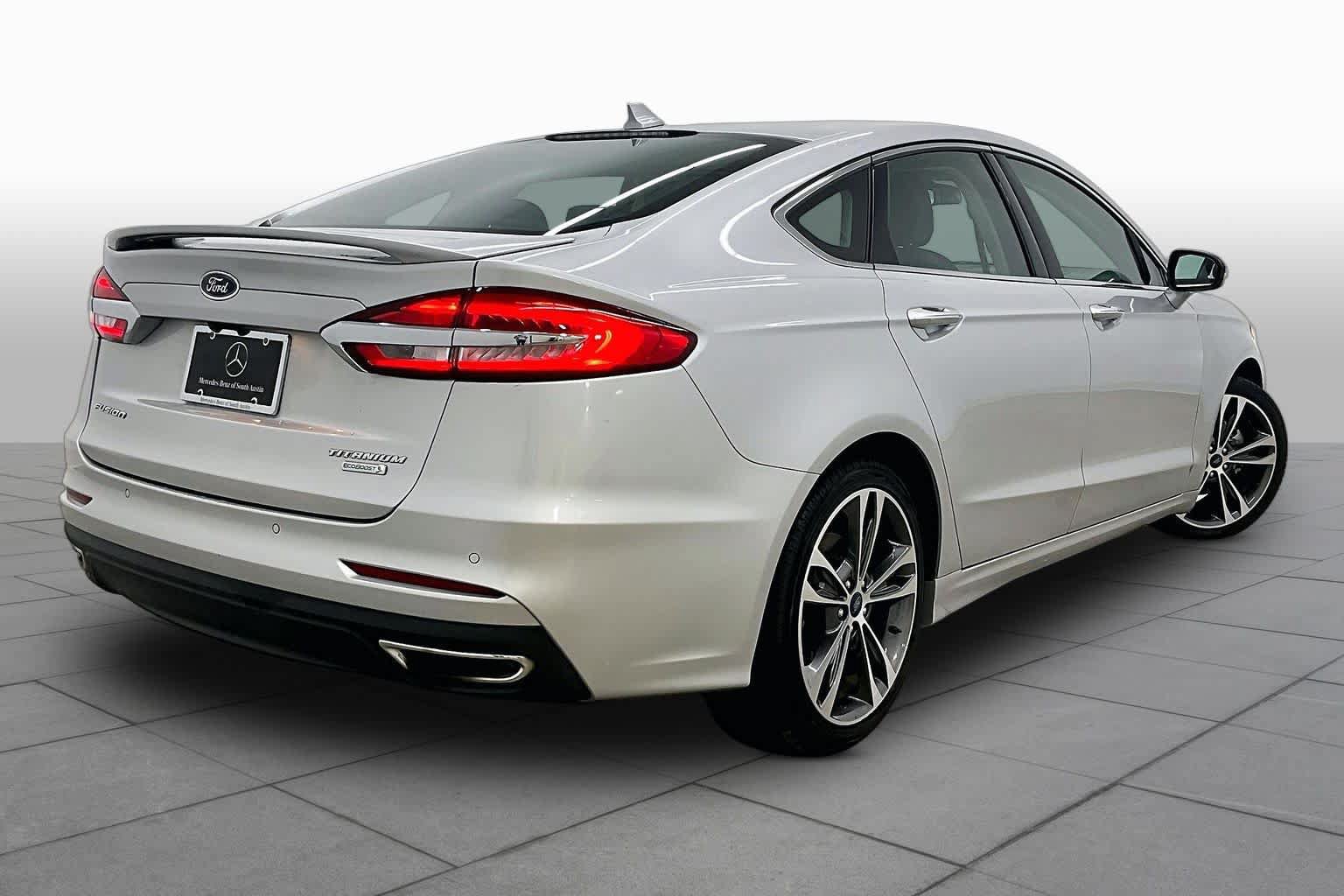 Used 2019 Ford Fusion Titanium FWD image 13