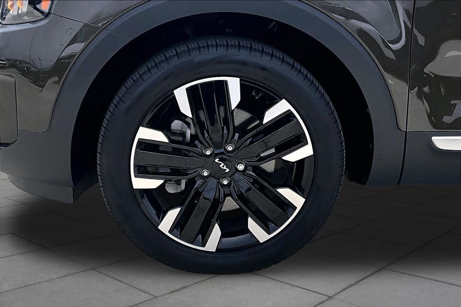 Used 2024 Kia Telluride SX FWD image 10