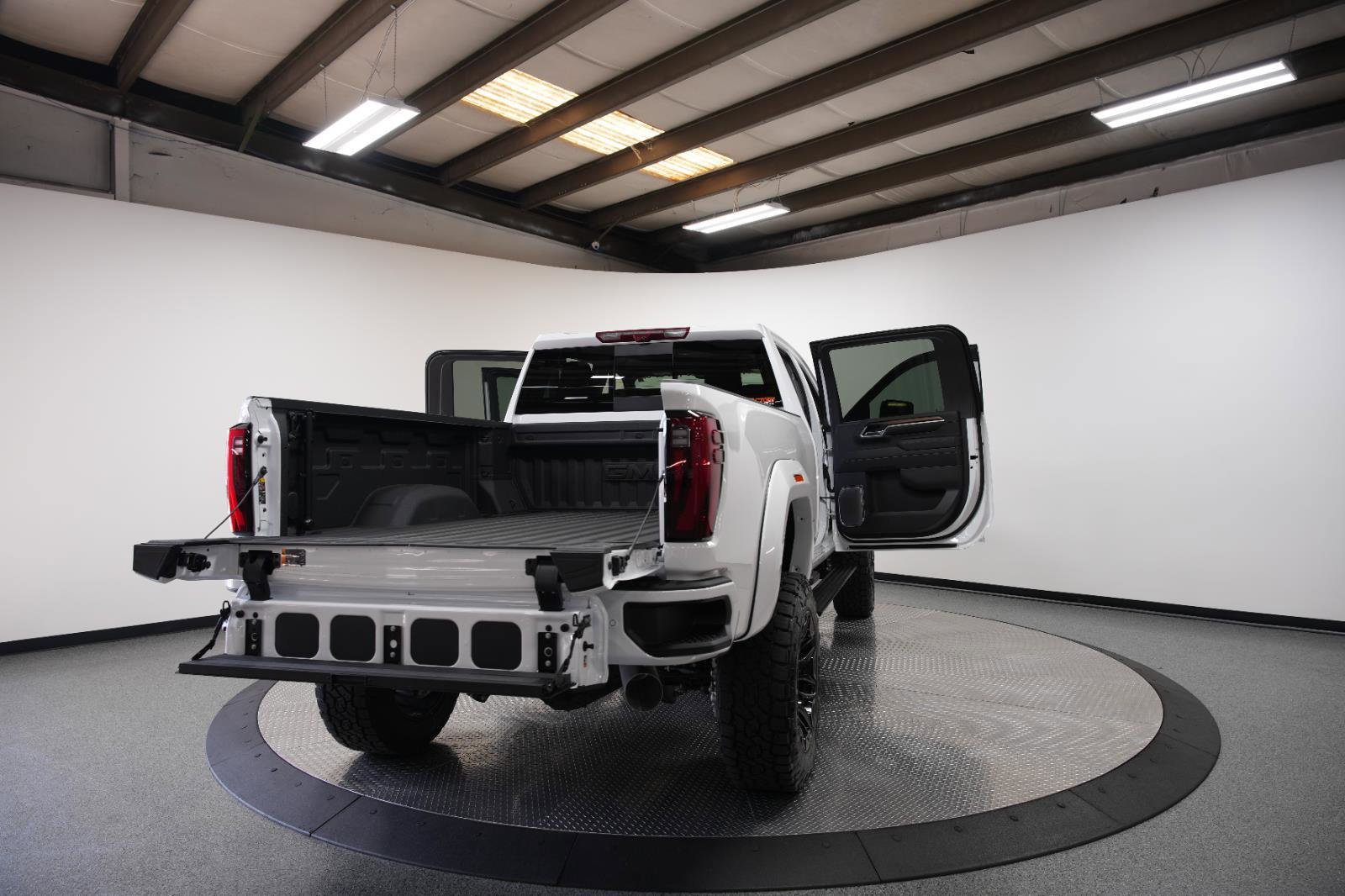 New 2025 GMC Sierra 2500 Denali w/ Denali Reserve Package image 14