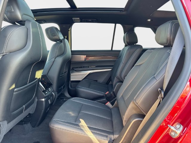 Certified 2026 Cadillac Vistiq Sport w/ LPO, Floor Liner Package AWD/4WD image 13