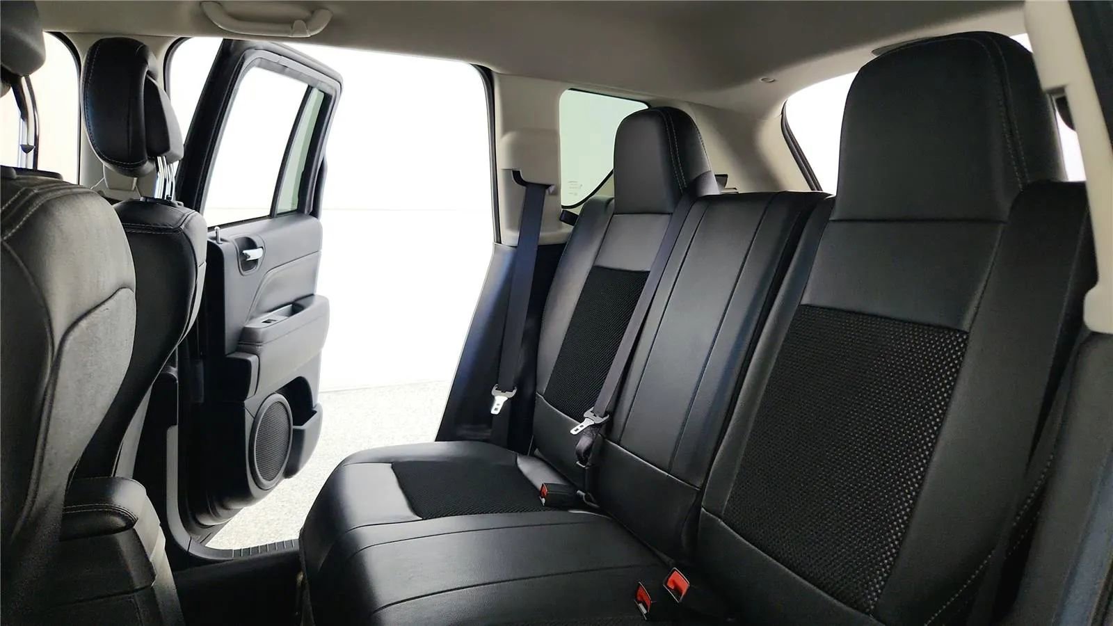 Used 2017 Jeep Compass Latitude image 28