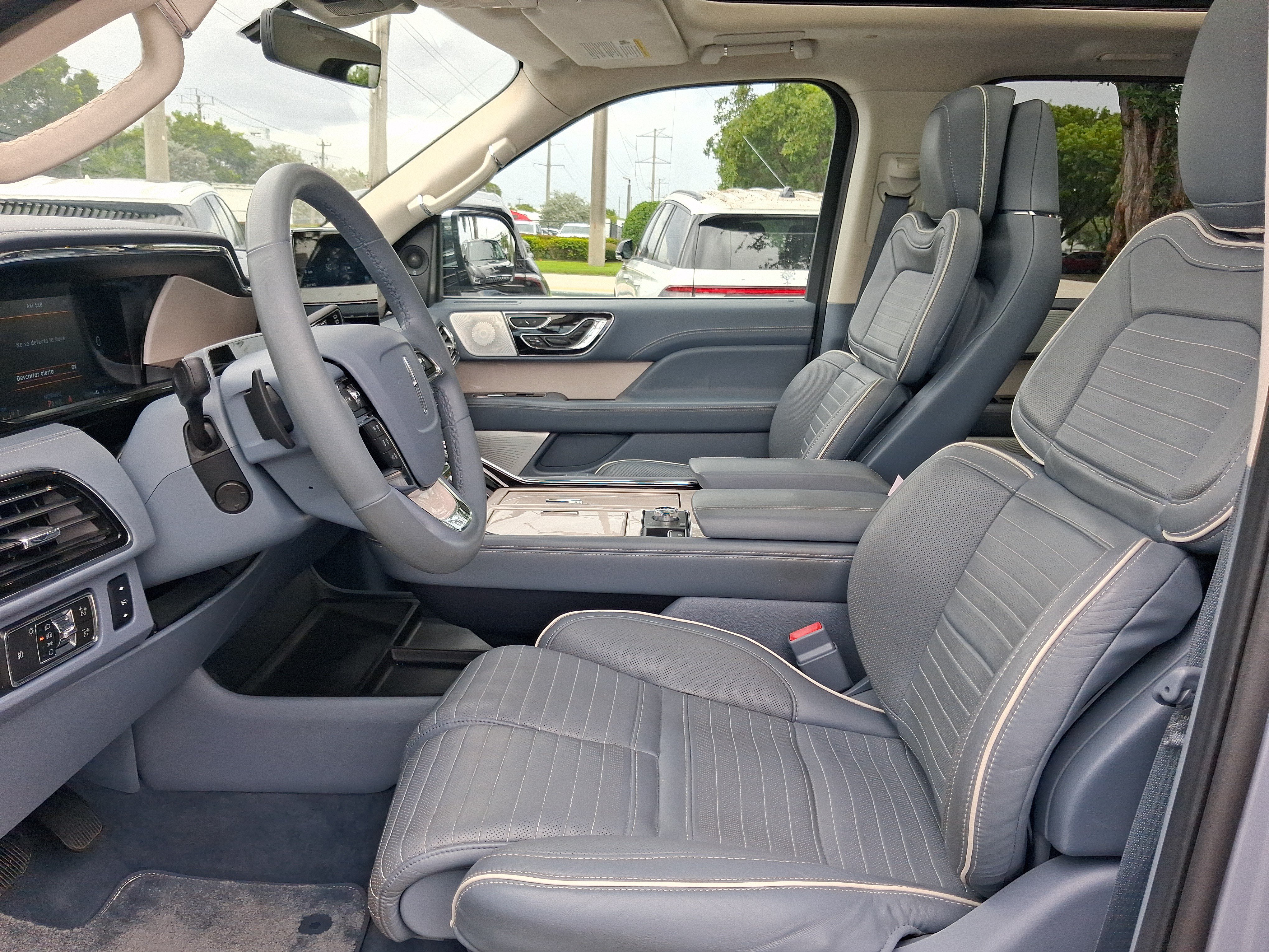 Used 2022 Lincoln Navigator L Black Label AWD/4WD image 11