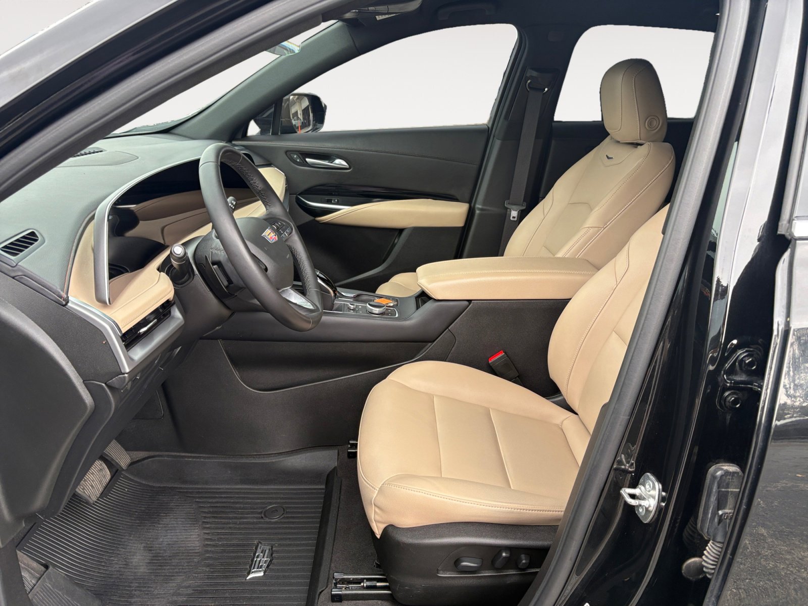 Used 2024 Cadillac XT4 Luxury w/ LPO, Floor Liner Package FWD image 19