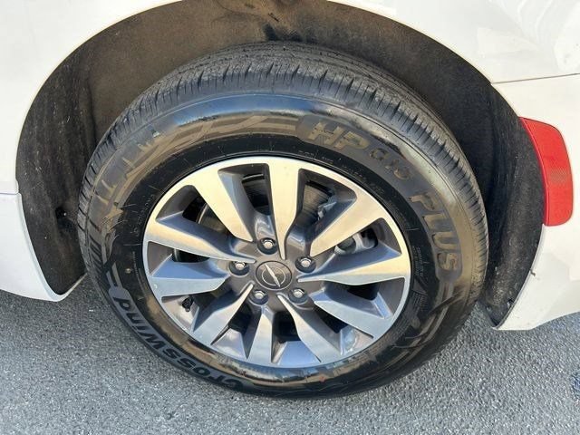 Used 2023 Chrysler Pacifica Touring-L FWD image 58