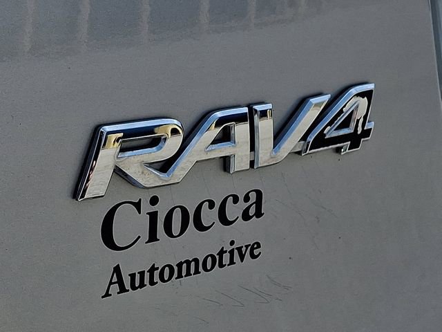 Used 2018 Toyota RAV4 LE image 30