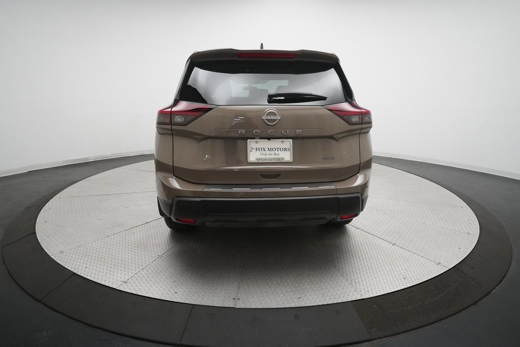 Certified 2025 Nissan Rogue SV image 26