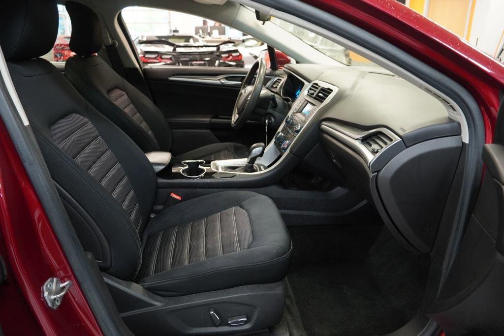 Used 2016 Ford Fusion SE FWD image 30