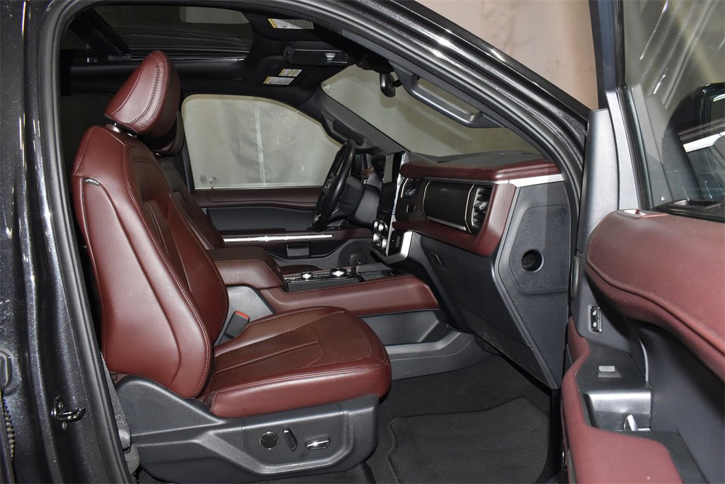 Used 2024 Ford Expedition Limited image 30