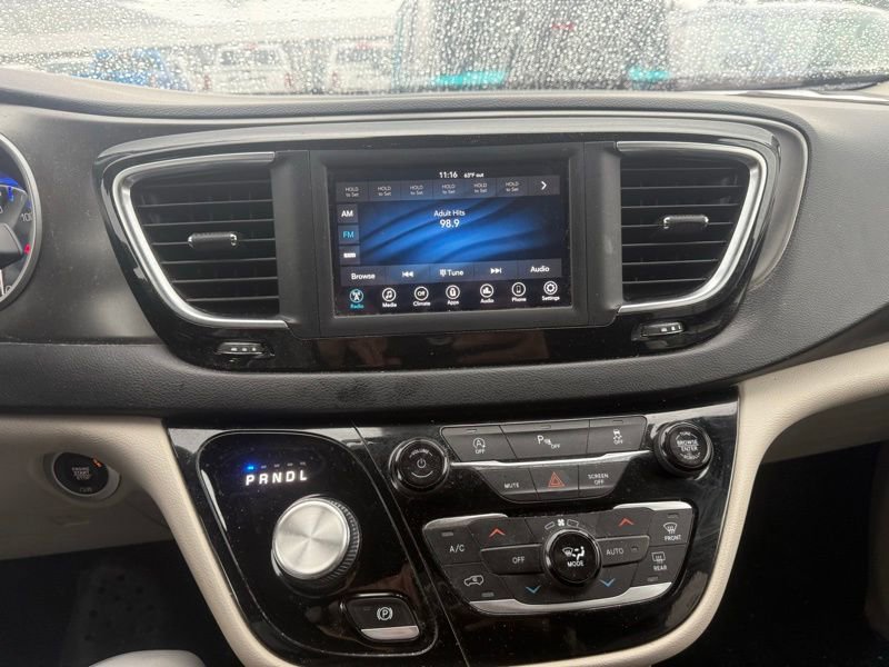 Used 2020 Chrysler Pacifica Touring w/ Cold Weather Group image 12