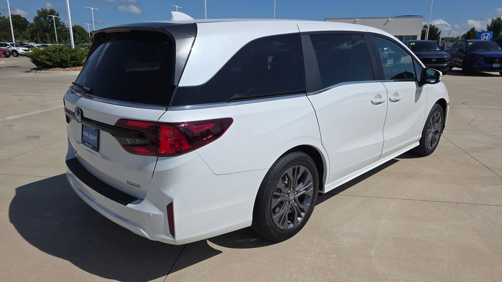 New 2026 Honda Odyssey Touring image 5