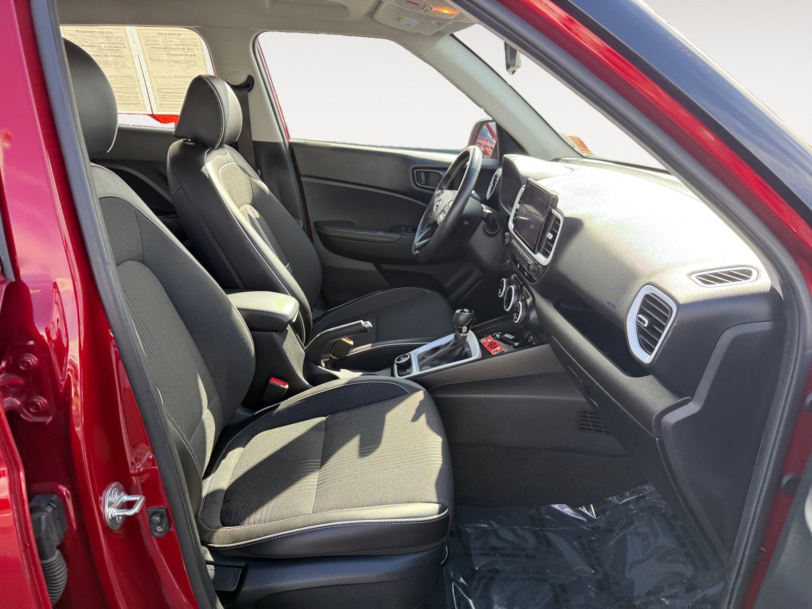 Used 2024 Hyundai Venue Limited image 19