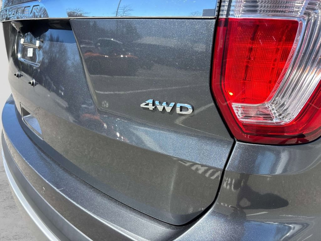 Used 2017 Ford Explorer XLT AWD/4WD image 31