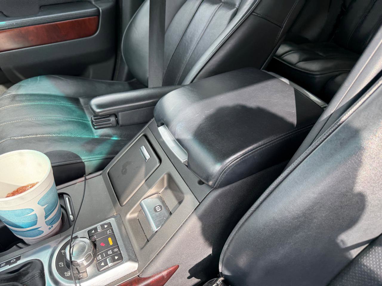 Used 2011 Land Rover Range Rover HSE image 21