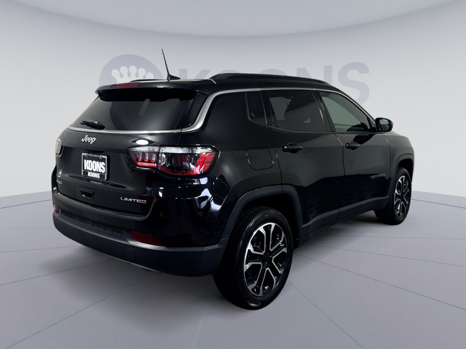 Used 2023 Jeep Compass Limited w/ Sun and Sound Group AWD/4WD image 7