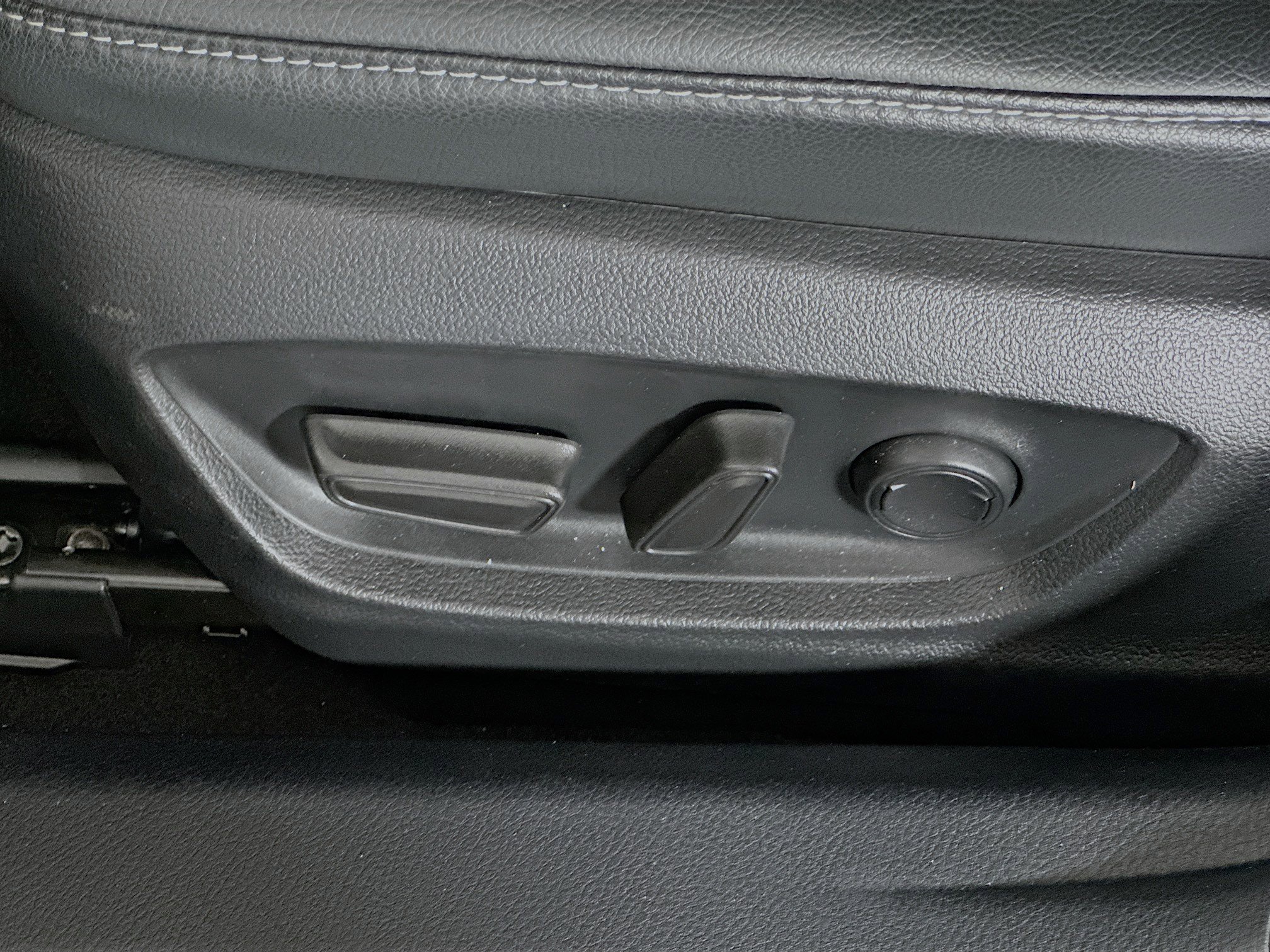 Used 2023 Toyota Camry XSE FWD image 13