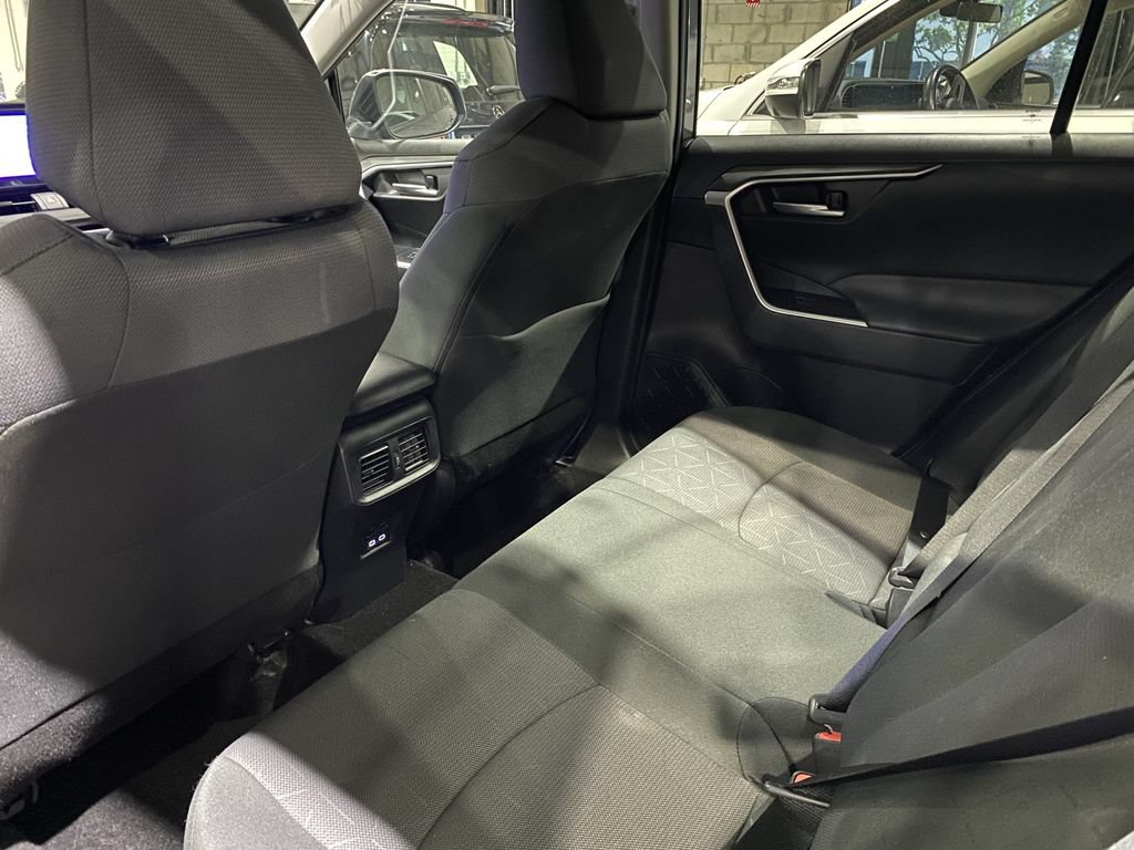 Used 2025 Toyota RAV4 XLE FWD image 5