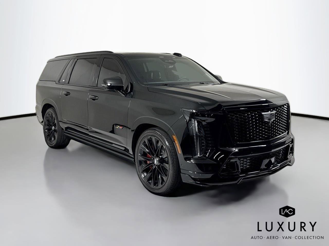 Used 2025 Cadillac Escalade ESV V w/ LPO, ONYX Package AWD/4WD image 3