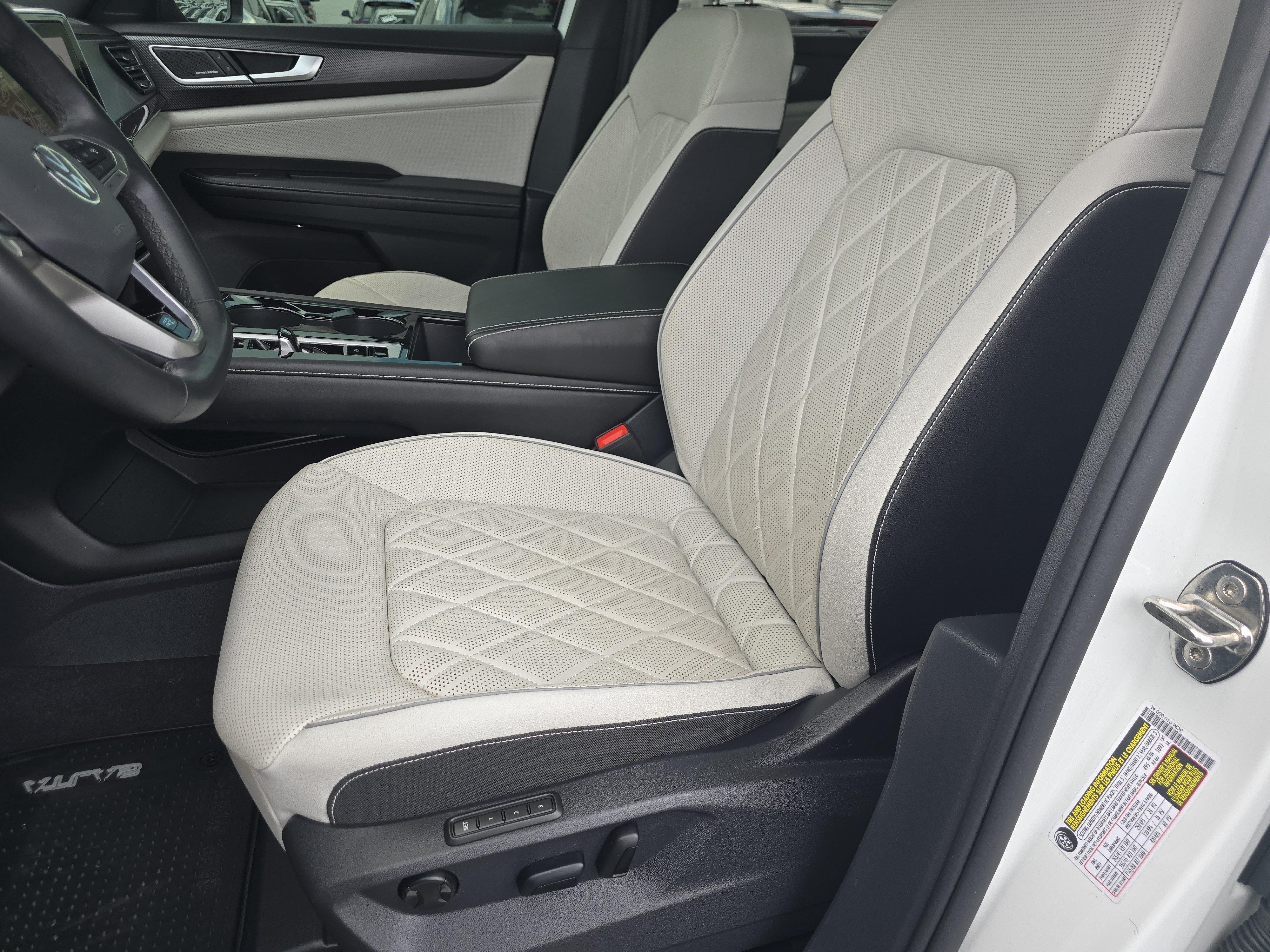 Certified 2024 Volkswagen Atlas Cross Sport SEL Premium R-Line AWD/4WD image 23