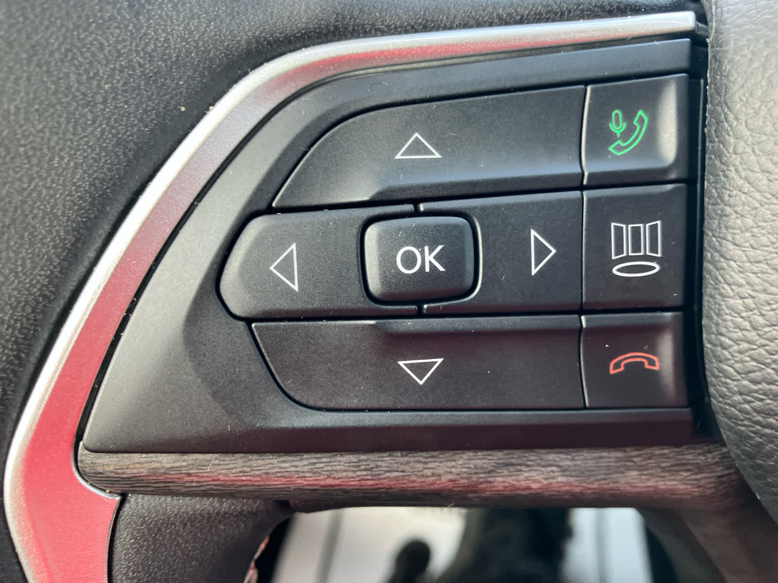 Used 2025 Jeep Grand Cherokee L Limited w/ Luxury Tech Group II image 18