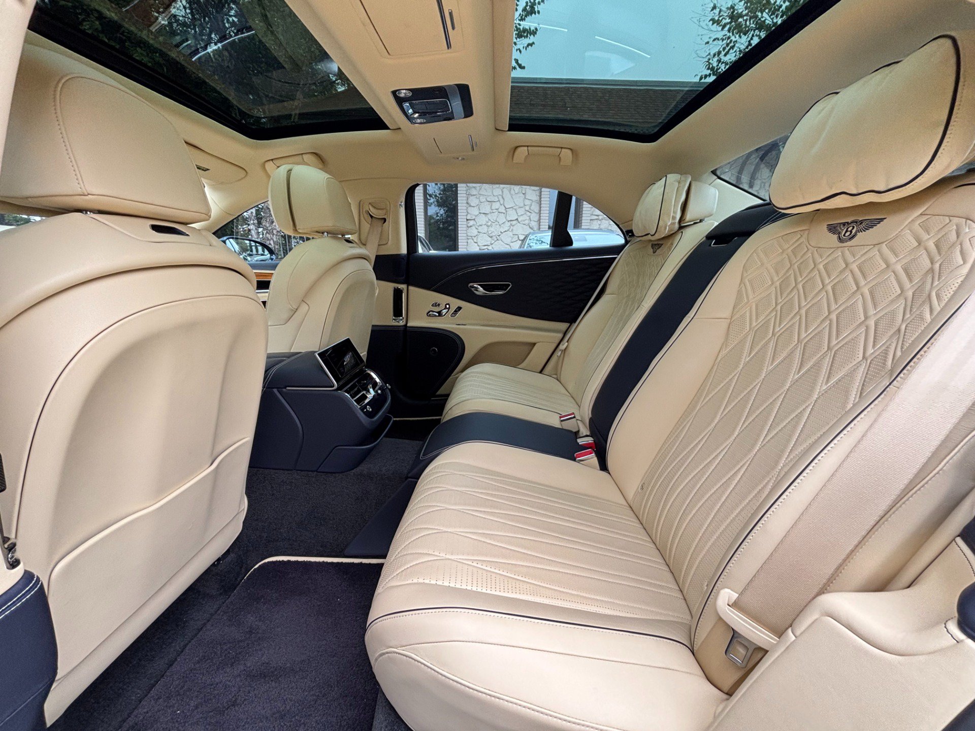Used 2021 Bentley Flying Spur V8 AWD/4WD image 13