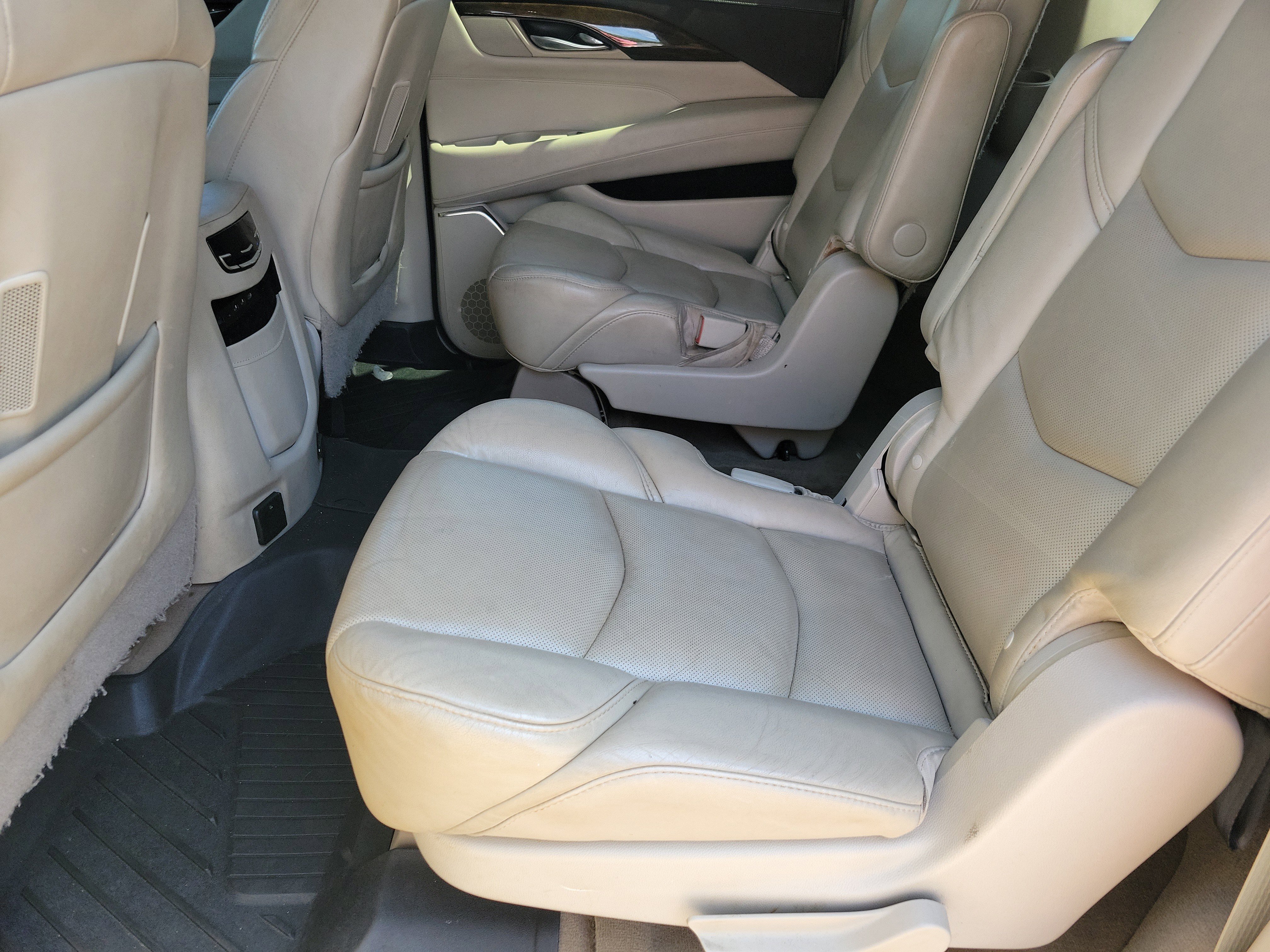 Used 2018 Cadillac Escalade ESV Luxury image 9