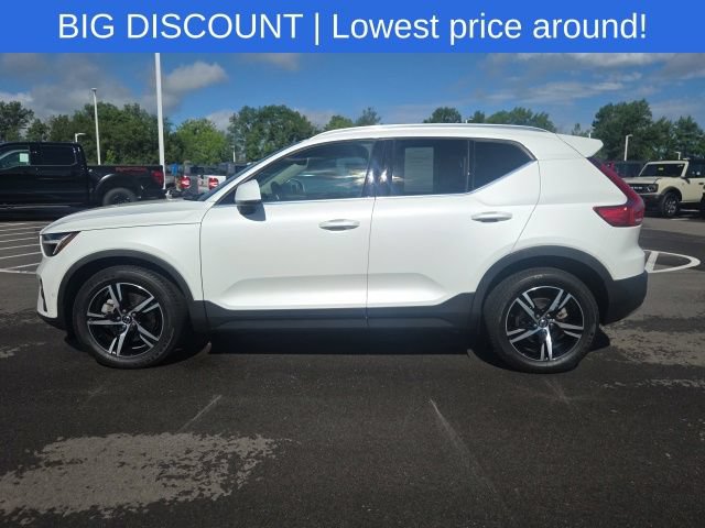 Used 2023 Volvo XC40 B5 Plus AWD/4WD image 17
