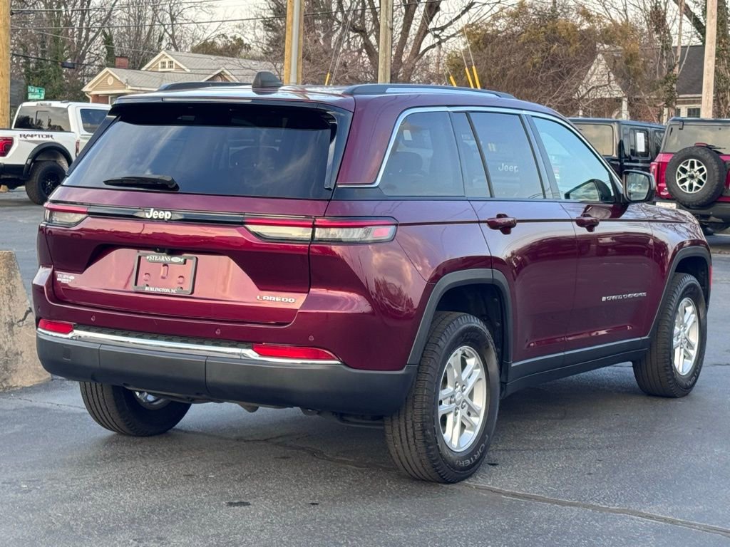 Used 2023 Jeep Grand Cherokee Laredo image 16
