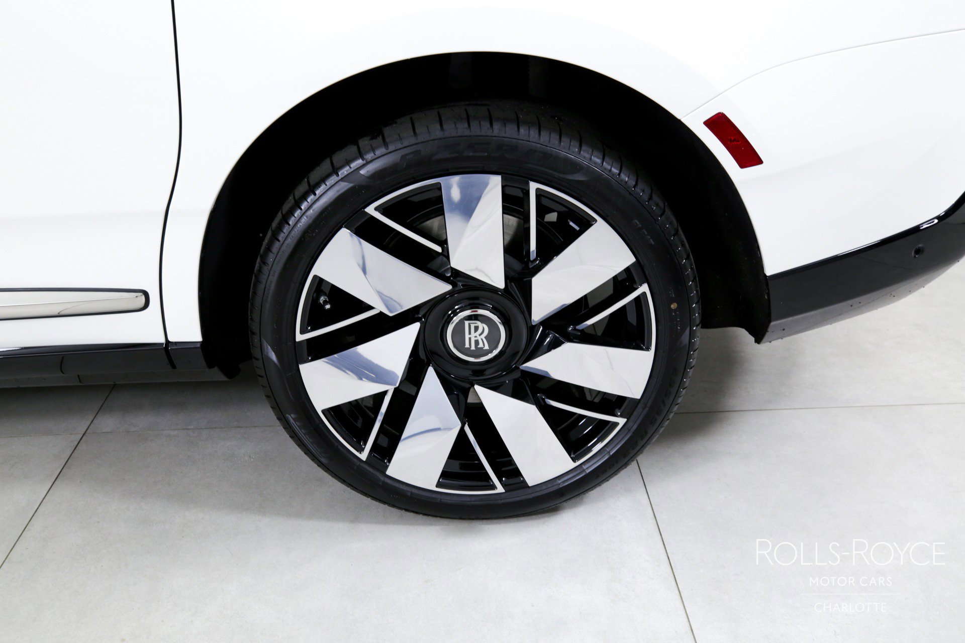 Certified 2025 Rolls-Royce Cullinan image 39